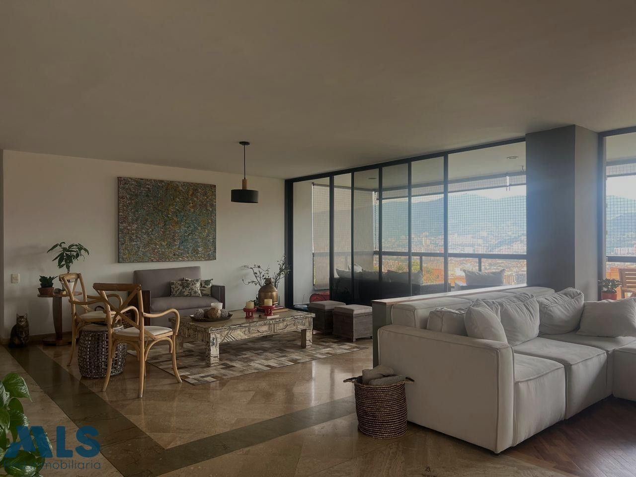 Inmuebles en Remate Apartamento en venta Antioquia Medellín Los Balsos No1 270 m2 Habitaciones 4 Baños 3 Garajes 3 Precio $1890000000
