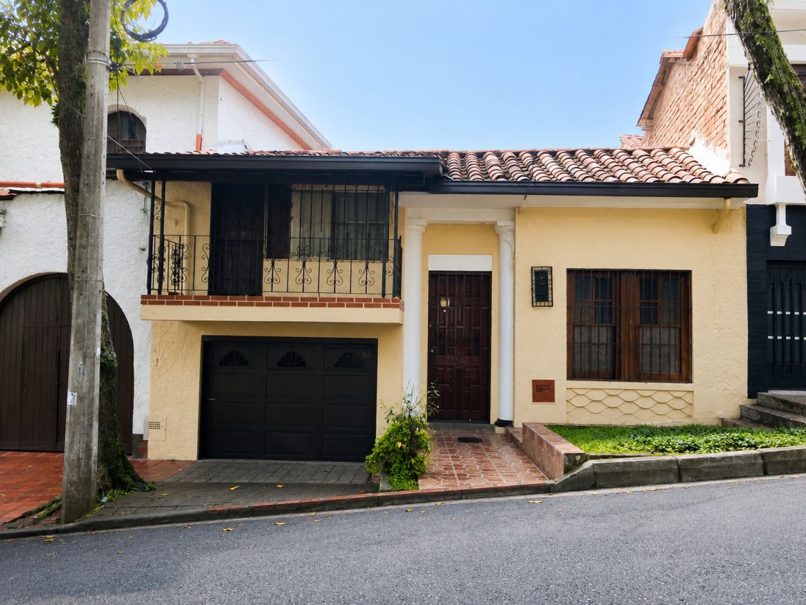 Casa en venta Antioquia Medellín Prado 250 m2 Habitaciones 6 Baños 4 Garajes 1 Precio $1000000000