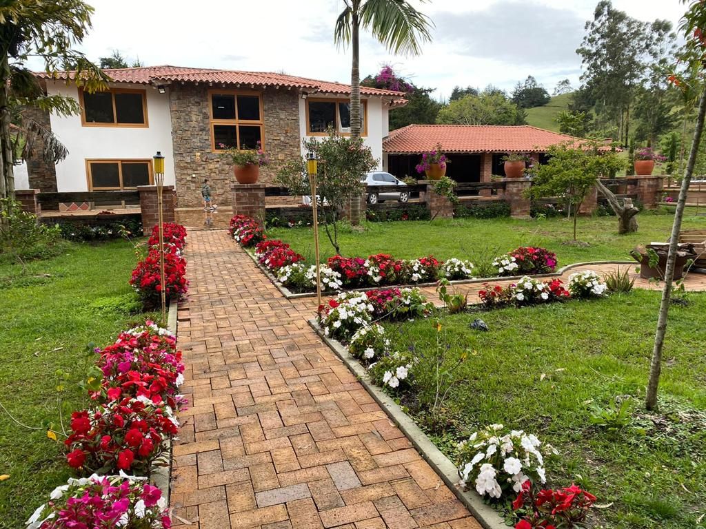 Finca en arriendo Antioquia Rionegro Santa Ana 600 m2 Habitaciones 5 Baños 5 Garajes 0 Precio $14000000