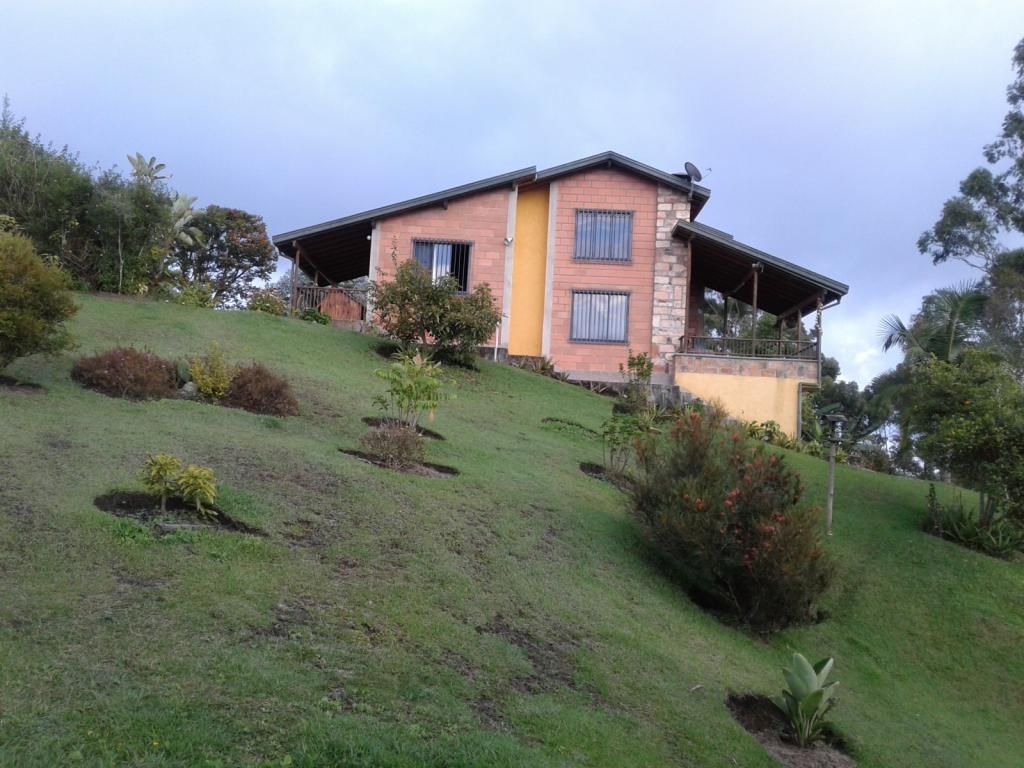 Finca en arriendo Antioquia Rionegro Santa Ana 350 m2 Habitaciones 3 Baños 3 Garajes 0 Precio $4800000