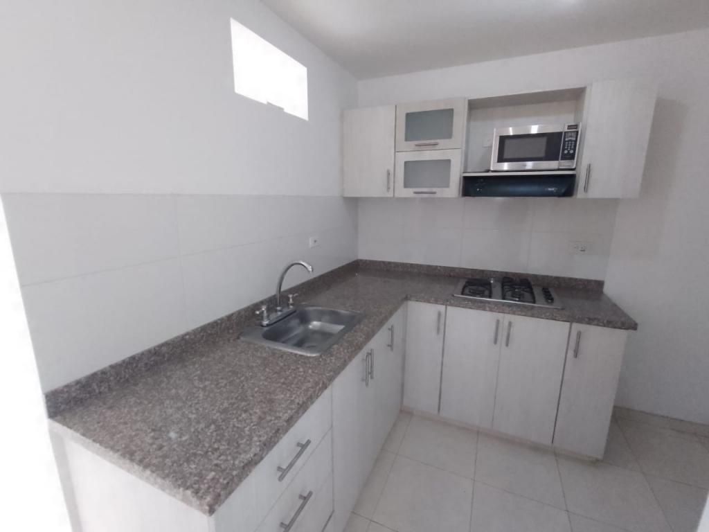 Apartamento en arriendo Valle Del Cauca Cali Conjunto Residencial Prados De San Agustin 70 m2 Habitaciones 2 Baños 2 Garajes 1 Precio $1700000