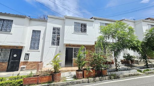 Casa en arriendo Santander Floridablanca Br Baviera 100 m2 Habitaciones 3 Baños 3 Garajes 0 Precio $1850000