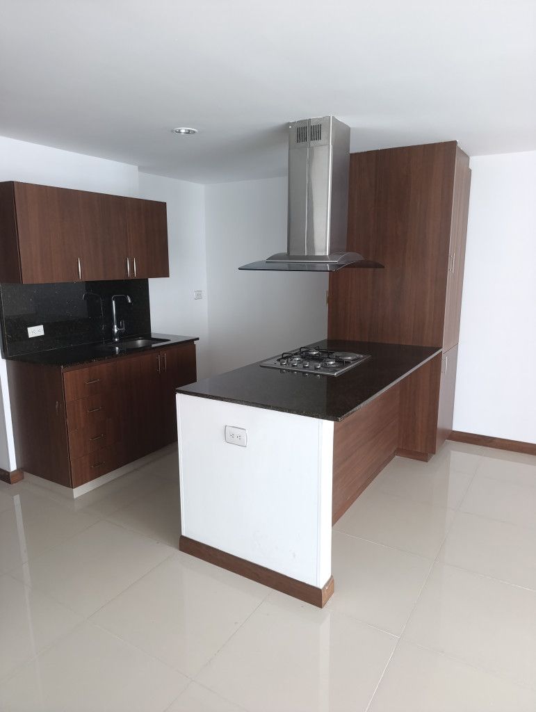 Apartamento en arriendo Antioquia Medellín Asomadera No2 70 m2 Habitaciones 2 Baños 2 Garajes 1 Precio $3800000