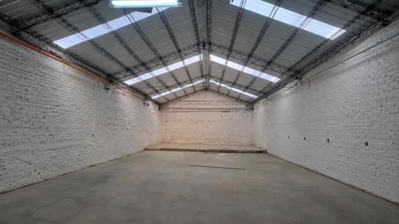 Bodega en venta Antioquia Medellín Guayaquil 300 m2 Habitaciones 0 Baños 2 Garajes 0 Precio $2799000000