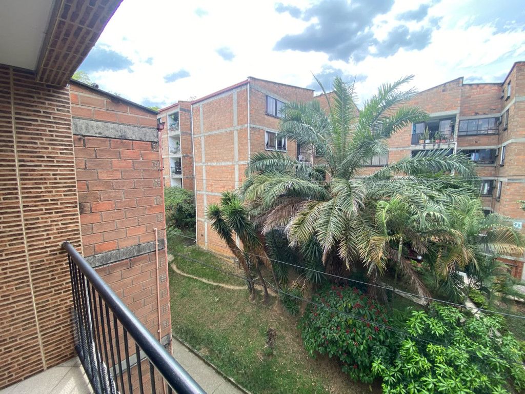 Apartamento en arriendo Antioquia Medellín El Diamante 75 m2 Habitaciones 3 Baños 2 Garajes 0 Precio $2400000