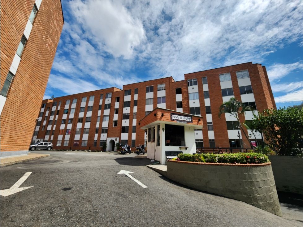 Apartamento en arriendo Antioquia Medellín San Diego 68 m2 Habitaciones 2 Baños 2 Garajes 2 Precio $2300000