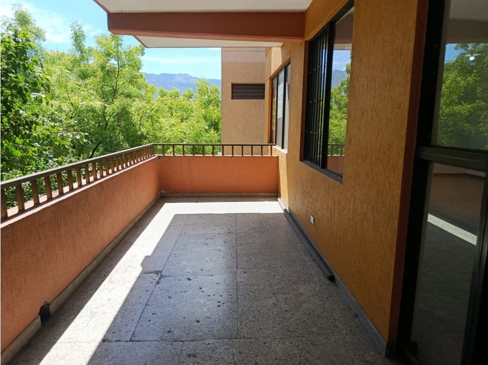 Apartamento en arriendo Antioquia Medellín San Joaquin 200 m2 Habitaciones 5 Baños 4 Garajes 0 Precio $3200000