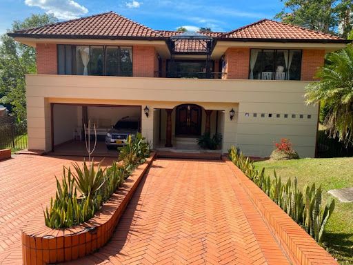 Casa en arriendo Antioquia Medellín Urbanizacion Remansos De San Lucas 611 m2 Habitaciones 4 Baños 5 Garajes 4 Precio $35000000