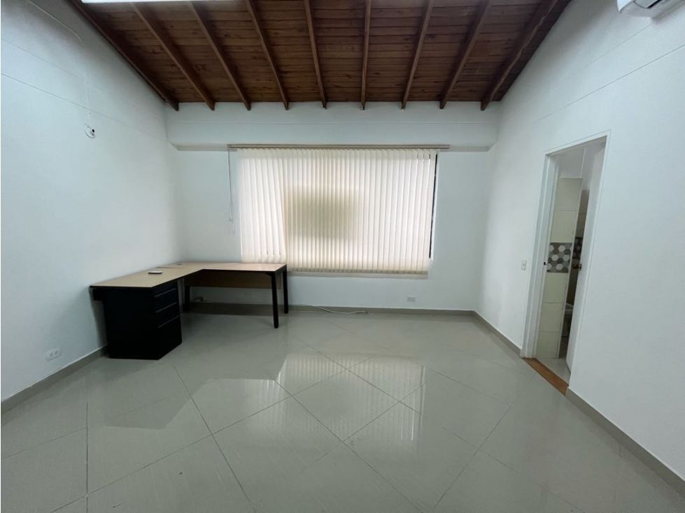 Oficina en arriendo Antioquia Medellín Los Conquistadores 25 m2 Habitaciones 0 Baños 1 Garajes 0 Precio $2300000