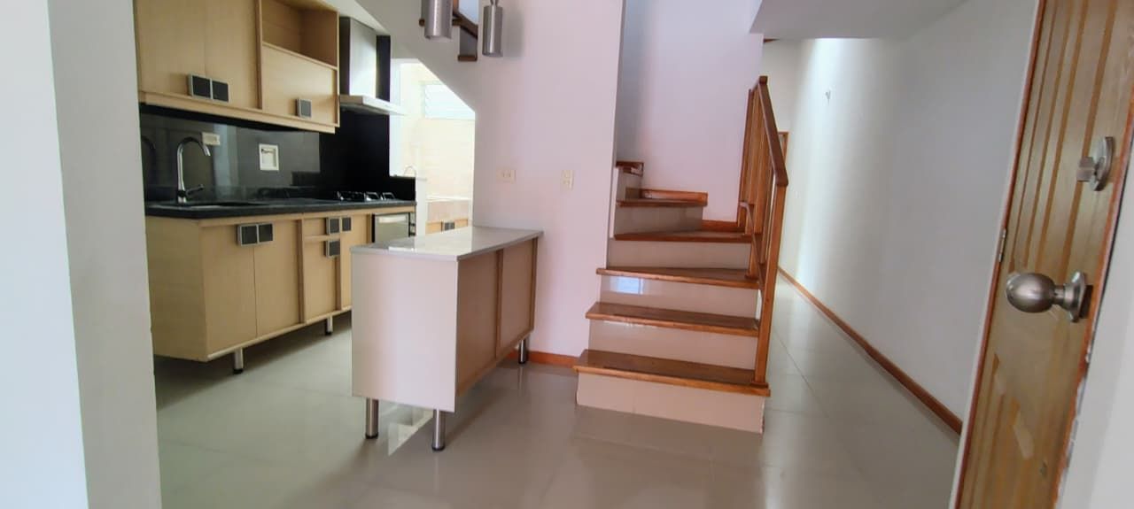 Apartamento en arriendo Antioquia Medellín Hector Abad Gomez 90 m2 Habitaciones 3 Baños 2 Garajes 0 Precio $3200000