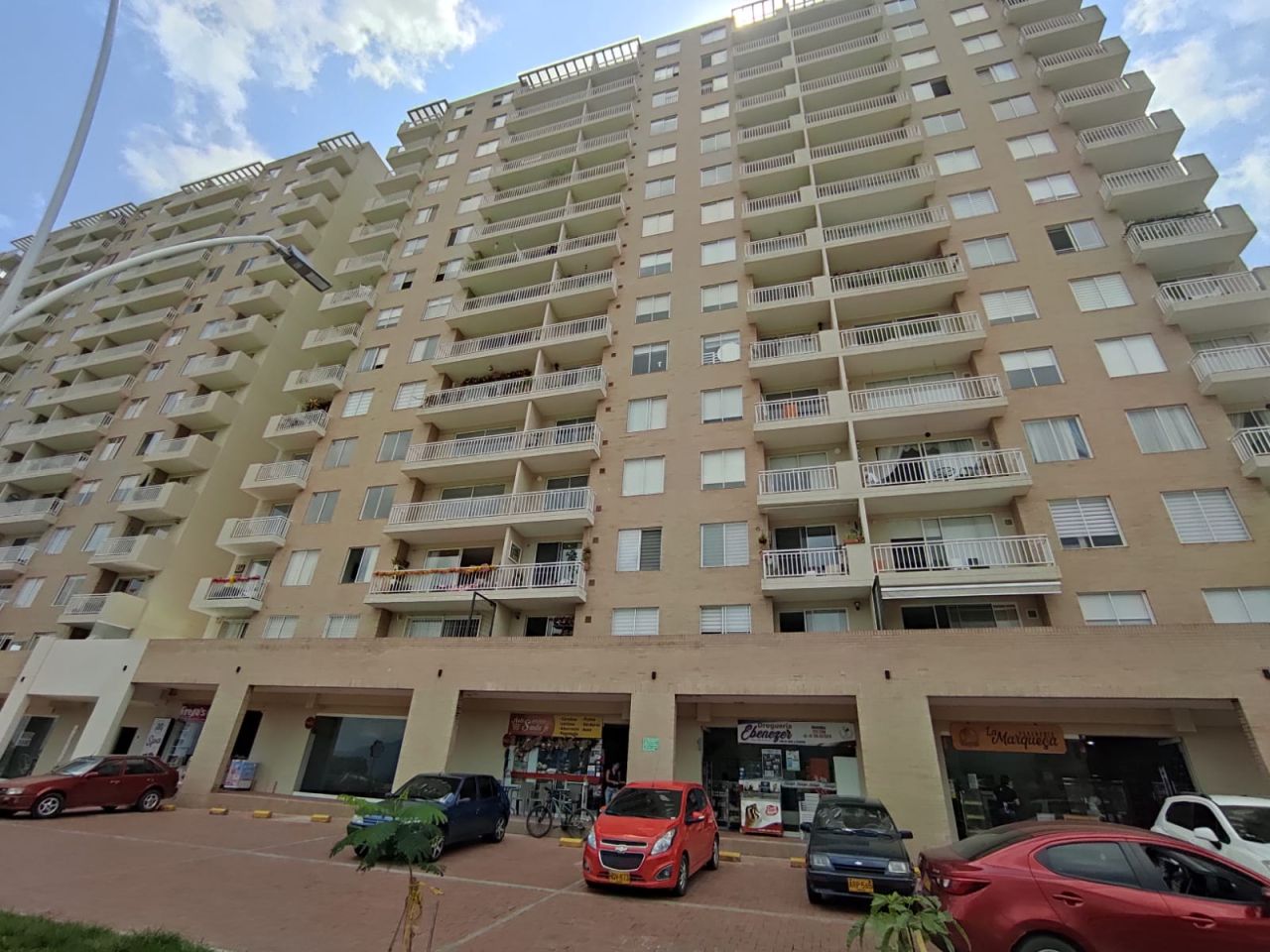 Apartamento en arriendo Tolima Ibagué Urbanizacion Varsovia 100 m2 Habitaciones 3 Baños 2 Garajes 1 Precio $2200000