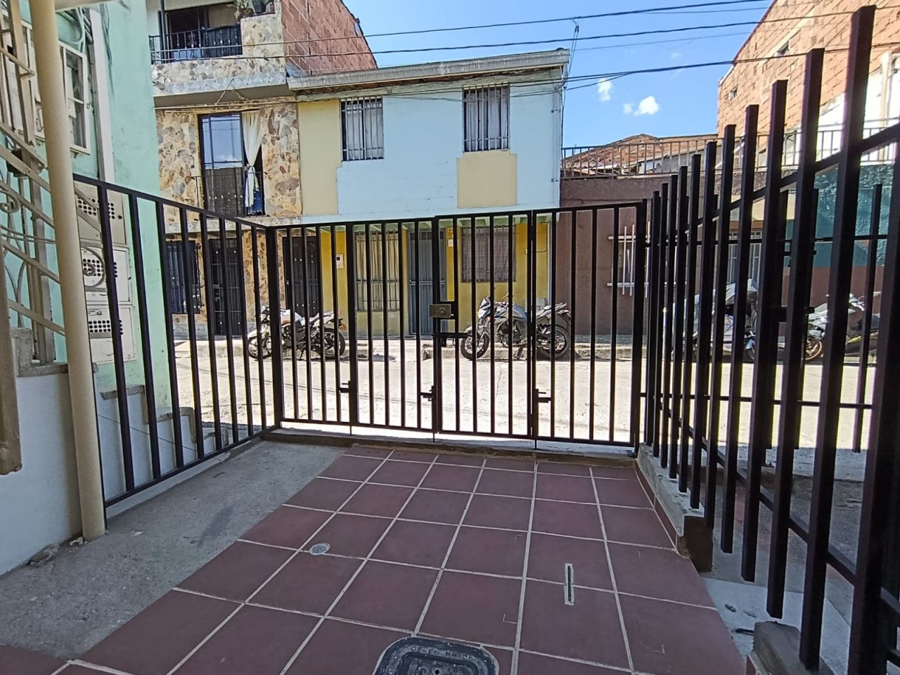 Casa en arriendo Antioquia Itagüí San Fernando 100 m2 Habitaciones 2 Baños 2 Garajes 1 Precio $2300000