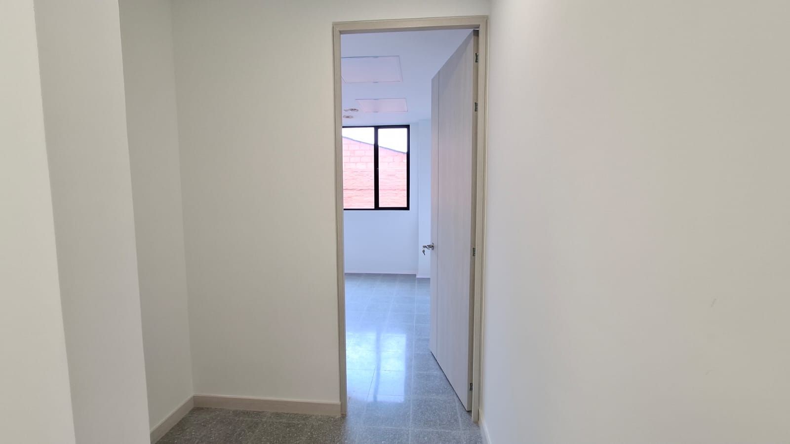 Oficina en arriendo Antioquia Medellín Cuarta Brigada 30 m2 Habitaciones 0 Baños 1 Garajes 1 Precio $3000000