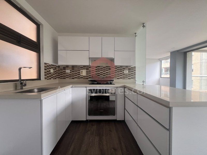 Apartamento en arriendo Antioquia Medellín El Pinal 72 m2 Habitaciones 2 Baños 2 Garajes 2 Precio $4400000