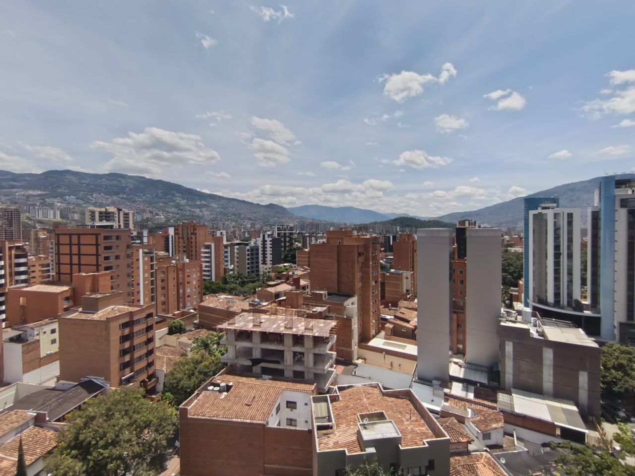 Apartamento en arriendo Antioquia Medellín San Joaquin 180 m2 Habitaciones 3 Baños 4 Garajes 2 Precio $6000000