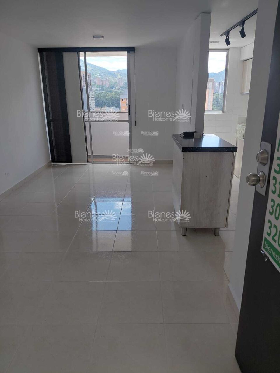 Apartamento en arriendo Antioquia Sabaneta Calle Larga 60 m2 Habitaciones 3 Baños 2 Garajes 1 Precio $2500000