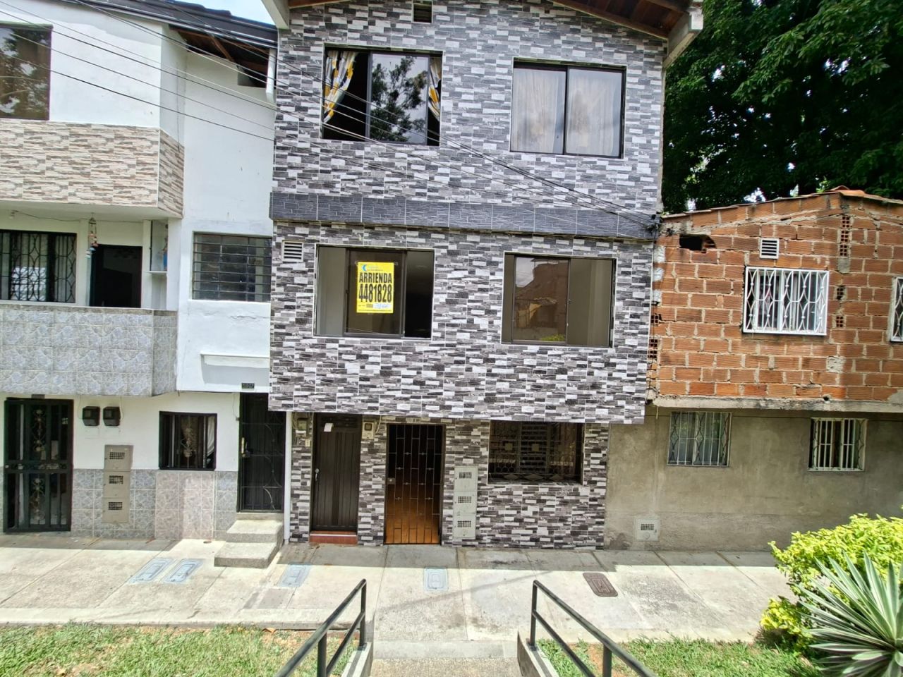 Apartamento en arriendo Antioquia Medellín San Isidro 65 m2 Habitaciones 3 Baños 2 Garajes 0 Precio $1600000
