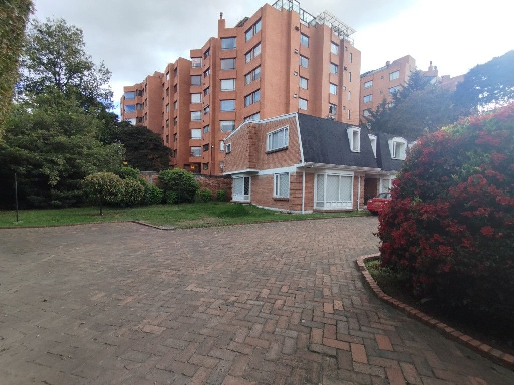Casa en venta Cundinamarca Bogotá Gerona 330 m2 Habitaciones 4 Baños 4 Garajes 4 Precio $1800000000