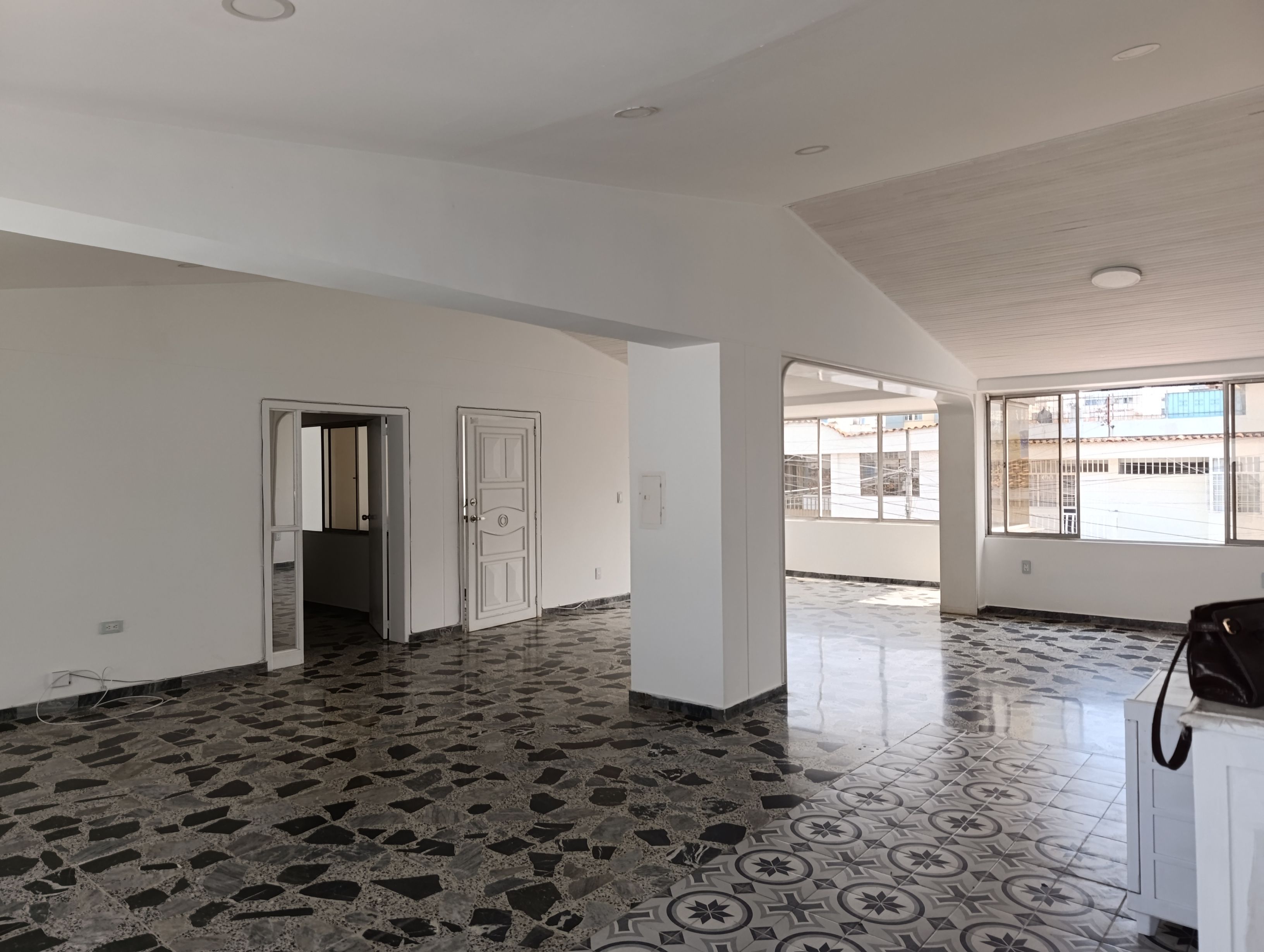 Local Comercial en arriendo Santander Bucaramanga Provenza 120 m2 Habitaciones 4 Baños 2 Garajes 0 Precio $2850000