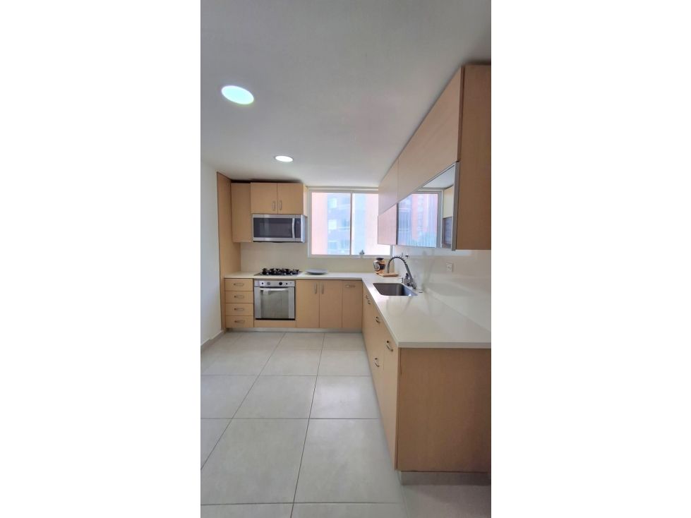 Apartamento en arriendo Antioquia Medellín El Castillo 180 m2 Habitaciones 3 Baños 4 Garajes 3 Precio $8500000