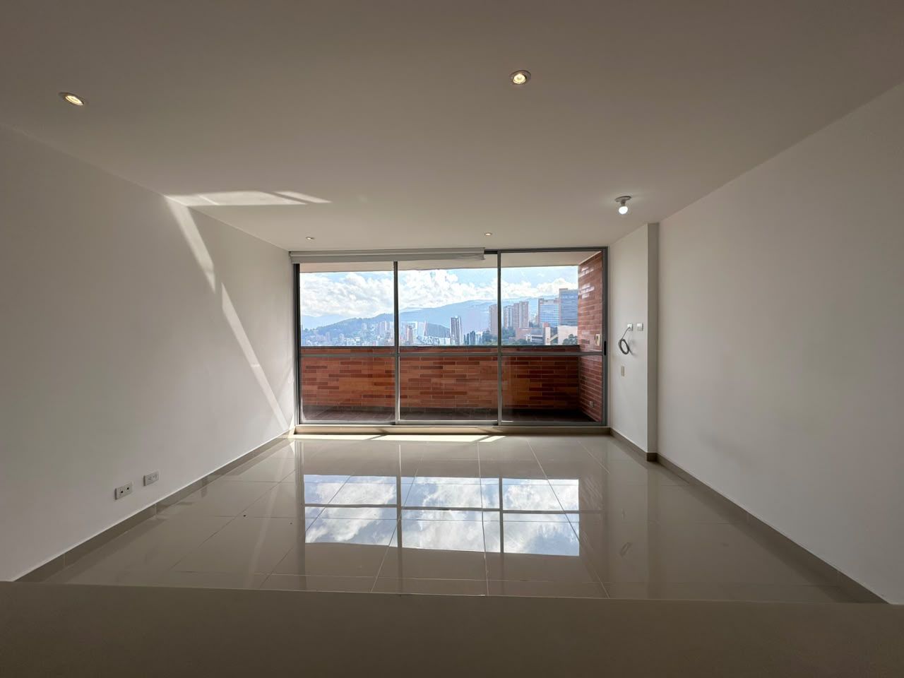 Apartamento en arriendo Antioquia Medellín Los Balsos No 1 78 m2 Habitaciones 2 Baños 3 Garajes 2 Precio $4900000