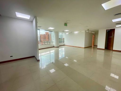 Oficina en arriendo Antioquia Medellín La Florida 108 m2 Habitaciones 0 Baños 2 Garajes 2 Precio $9800000