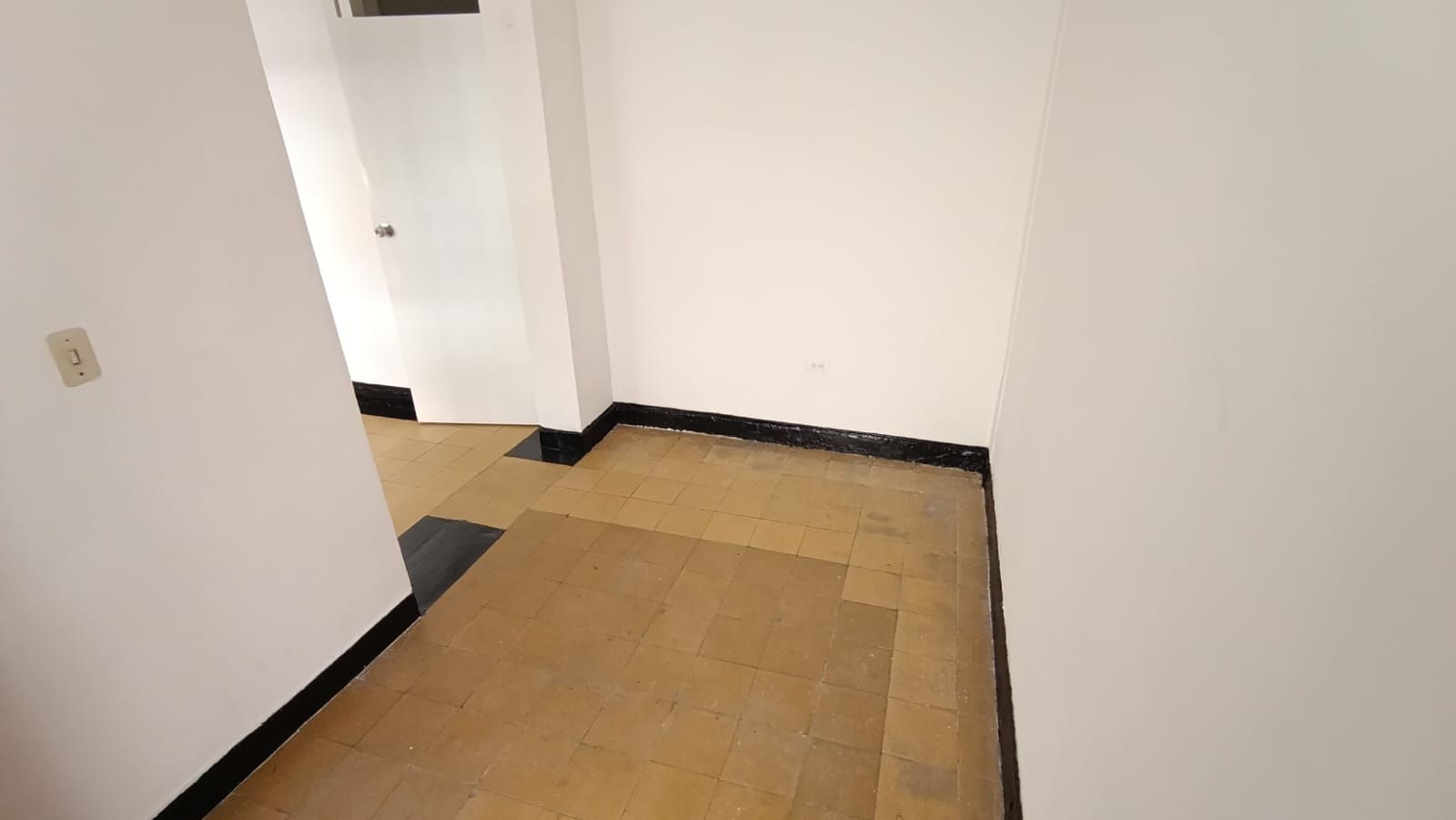 Apartamento en arriendo Antioquia Medellín El Nogal- Los Almendros 75 m2 Habitaciones 3 Baños 2 Garajes 0 Precio $1900000
