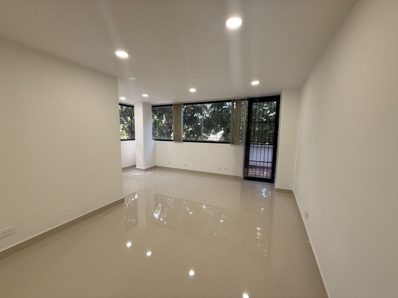 Apartamento en arriendo Antioquia Medellín El Salvador 70 m2 Habitaciones 2 Baños 1 Garajes 1 Precio $2800000