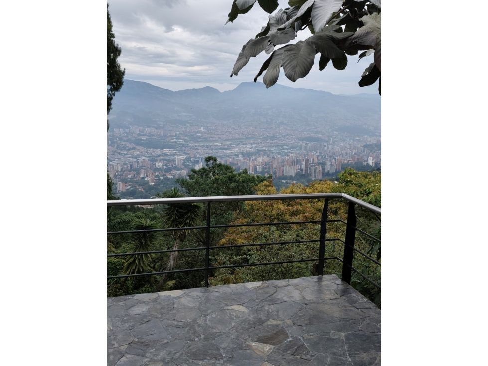 Casa en arriendo Antioquia Medellín Barrios De Jesus 310 m2 Habitaciones 4 Baños 6 Garajes 3 Precio $15000000