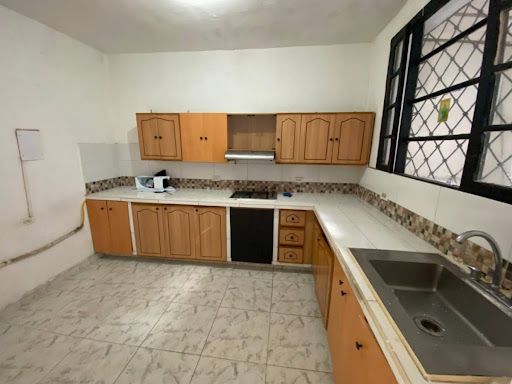 Casa en arriendo Antioquia Medellín El Salvador 245 m2 Habitaciones 8 Baños 3 Garajes 0 Precio $4000000