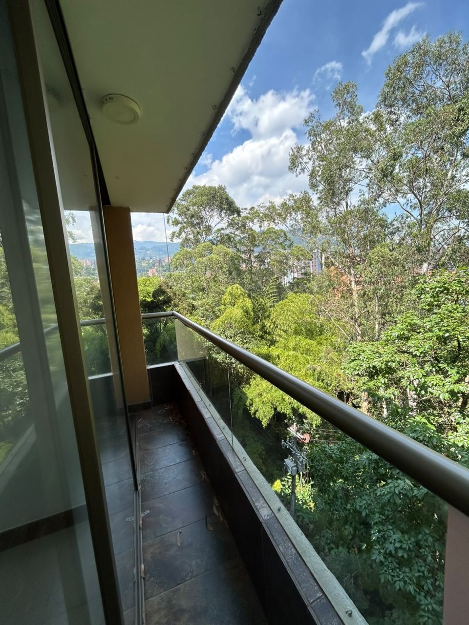 Apartamento en arriendo Antioquia Envigado Loma De Las Brujas 70 m2 Habitaciones 2 Baños 2 Garajes 1 Precio $3100000