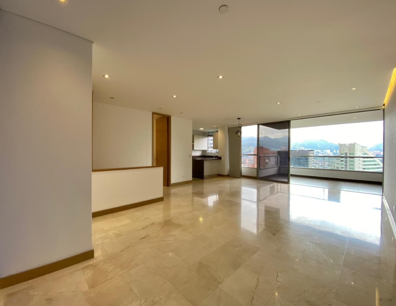 Apartamento en arriendo Antioquia Medellín La Florida 170 m2 Habitaciones 4 Baños 3 Garajes 4 Precio $10000000