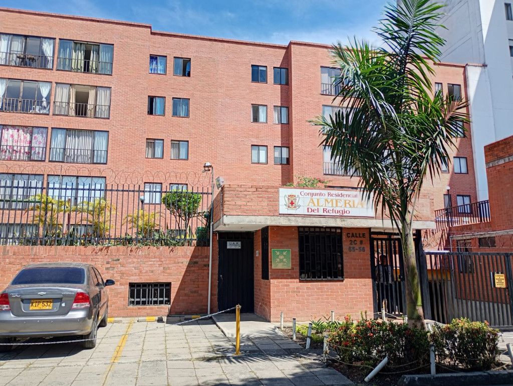 Apartamento en arriendo Valle Del Cauca Cali El Refugio 67 m2 Habitaciones 3 Baños 2 Garajes 2 Precio $1900000