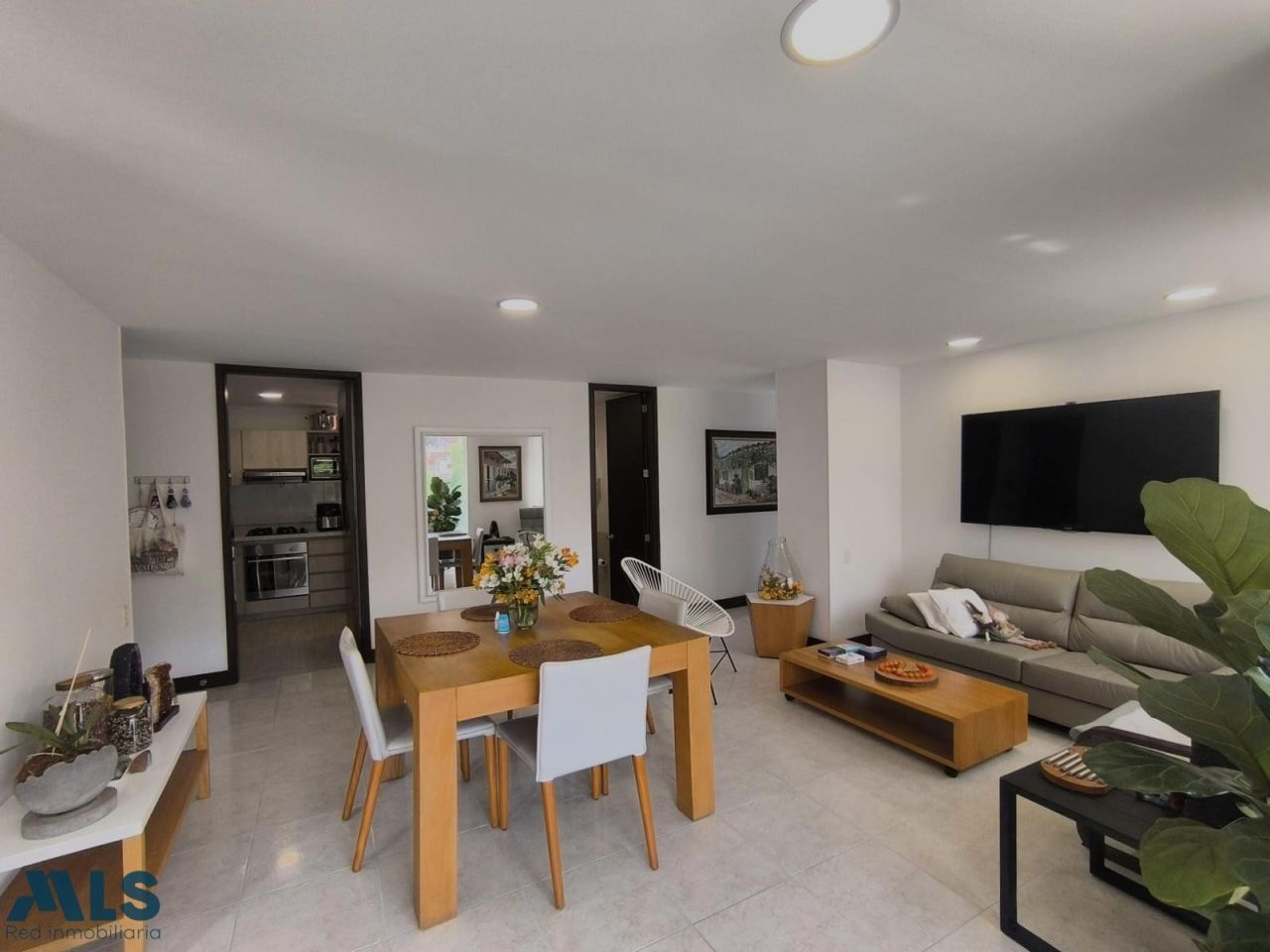 Inmuebles en Remate Apartamento en venta Antioquia Medellín Castropol 81 m2 Habitaciones 2 Baños 2 Garajes 10 Precio $690000000