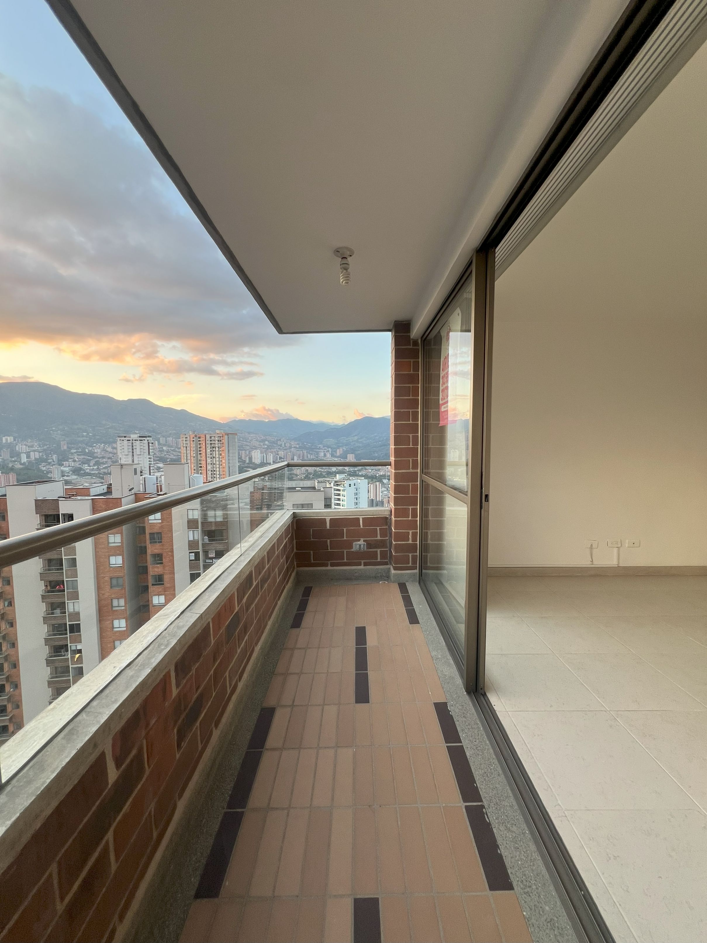 Apartamento en arriendo Antioquia Sabaneta Vereda La Doctora 75 m2 Habitaciones 3 Baños 2 Garajes 1 Precio $2300000