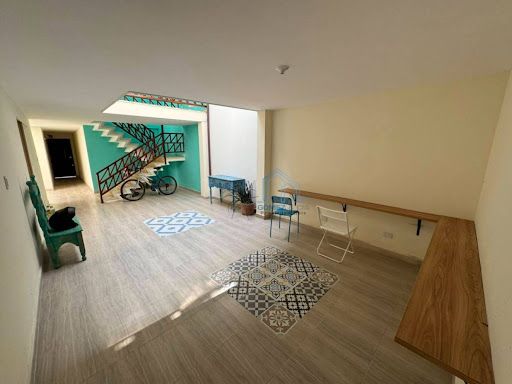 Casa en arriendo o venta Antioquia Medellín Laureles 180 m2 Habitaciones 9 Baños 9 Garajes 0 Precio venta $2200000000 Precio arriendo $12000000
