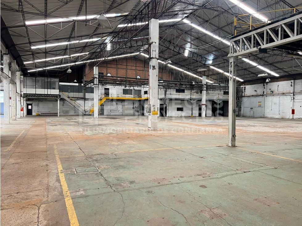 Bodega en arriendo o venta Antioquia Itagüí Camparola 6057 m2 Habitaciones 0 Baños 10 Garajes 10 Precio venta $15000000000 Precio arriendo $150000000