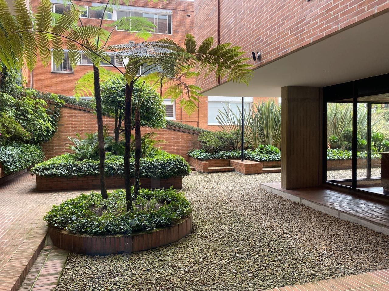 Apartamento en arriendo Cundinamarca Bogotá Los Rosales 230 m2 Habitaciones 3 Baños 3 Garajes 2 Precio $9950000