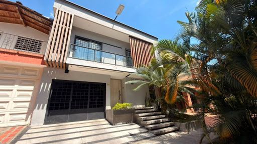 Casa en arriendo Antioquia Medellín La Castellana 300 m2 Habitaciones 4 Baños 3 Garajes 2 Precio $16000000