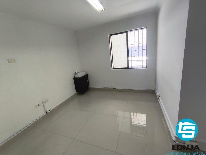 Oficina en arriendo Antioquia Medellín Las Playas 12 m2 Habitaciones 0 Baños 1 Garajes 0 Precio $980000