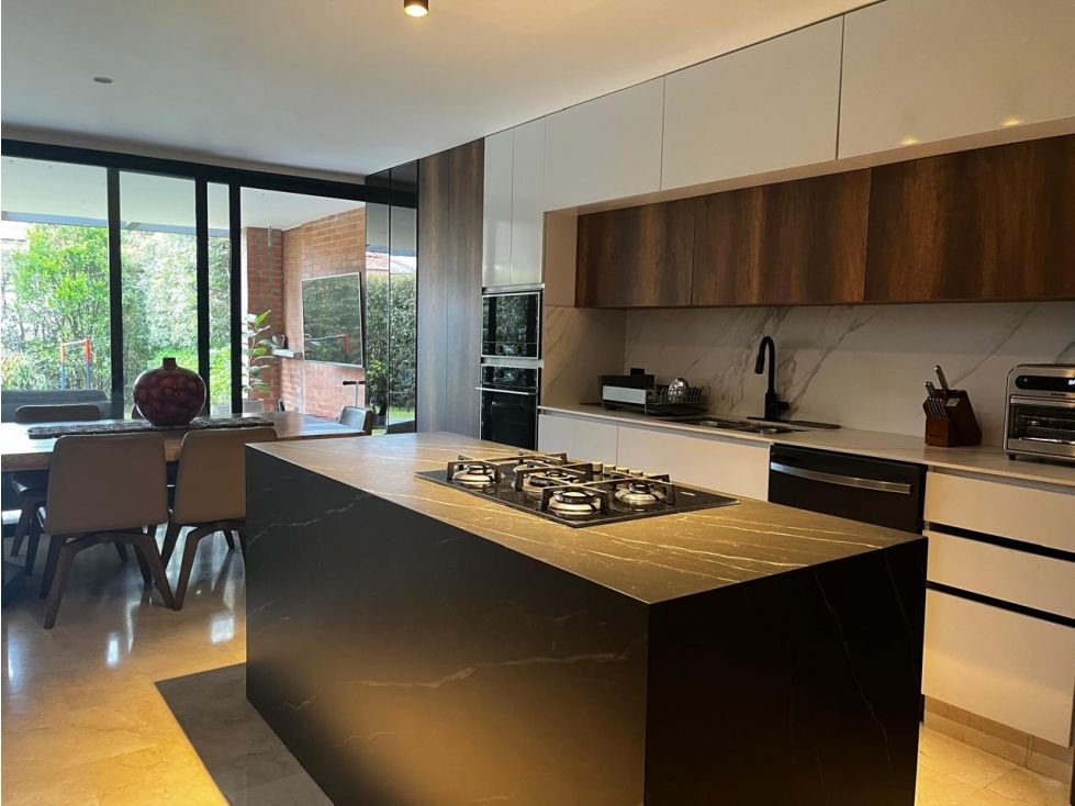 Casa en venta Antioquia Envigado Asd 202 m2 Habitaciones 3 Baños 4 Garajes 4 Precio $2200000000