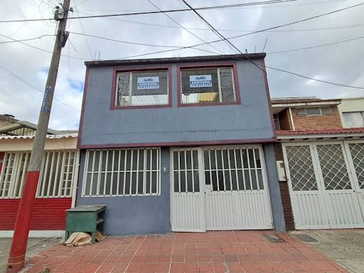 Casa en arriendo Cundinamarca Bogotá Carvajal 128 m2 Habitaciones 5 Baños 2 Garajes 4 Precio $2500000