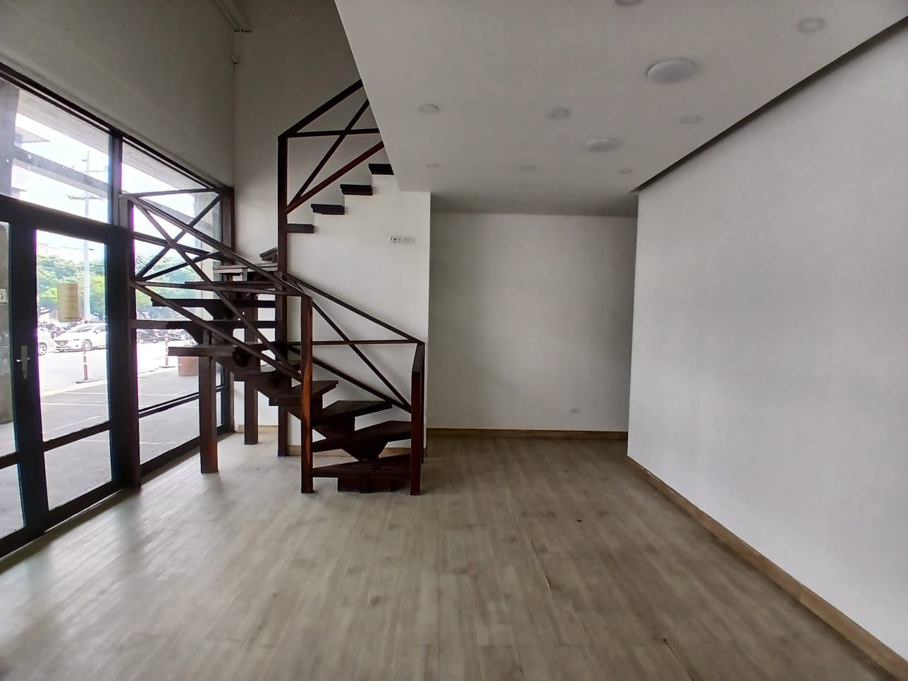 Local en arriendo Antioquia Itagüí La Esmeralda 114 m2 Habitaciones 0 Baños 1 Garajes 0 Precio $6270000