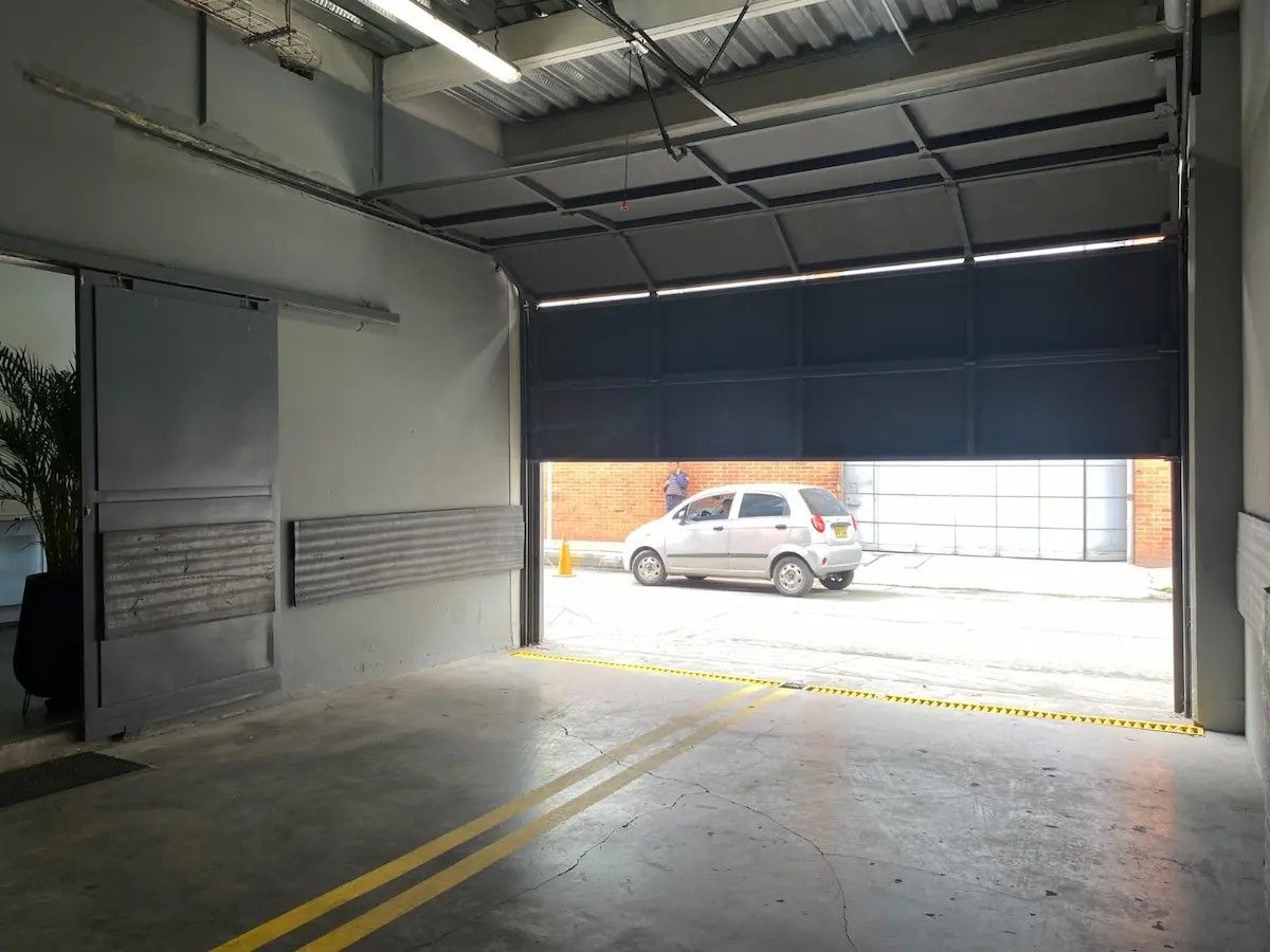 Bodega en venta Cundinamarca Bogotá Santa Helenita 750 m2 Habitaciones 0 Baños 8 Garajes 5 Precio $4500000000