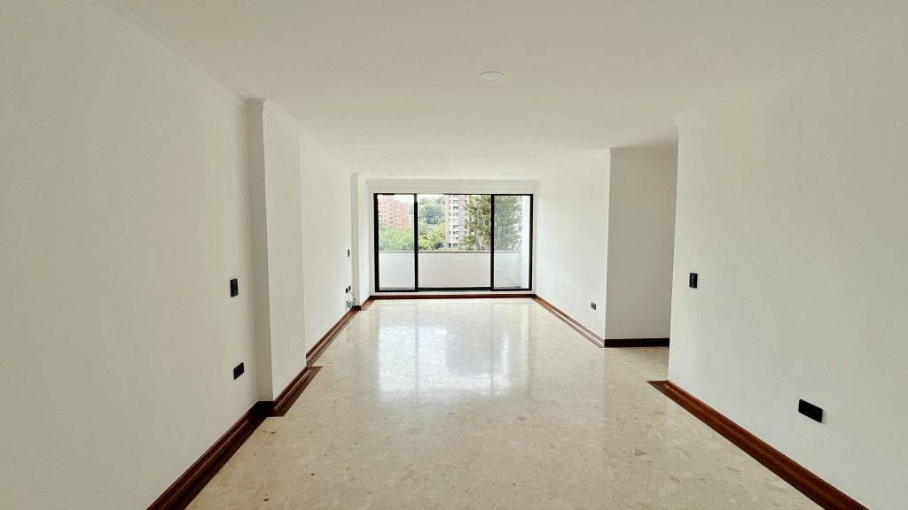 Apartamento en arriendo Antioquia Medellín La Linde 130 m2 Habitaciones 3 Baños 2 Garajes 1 Precio $5600000