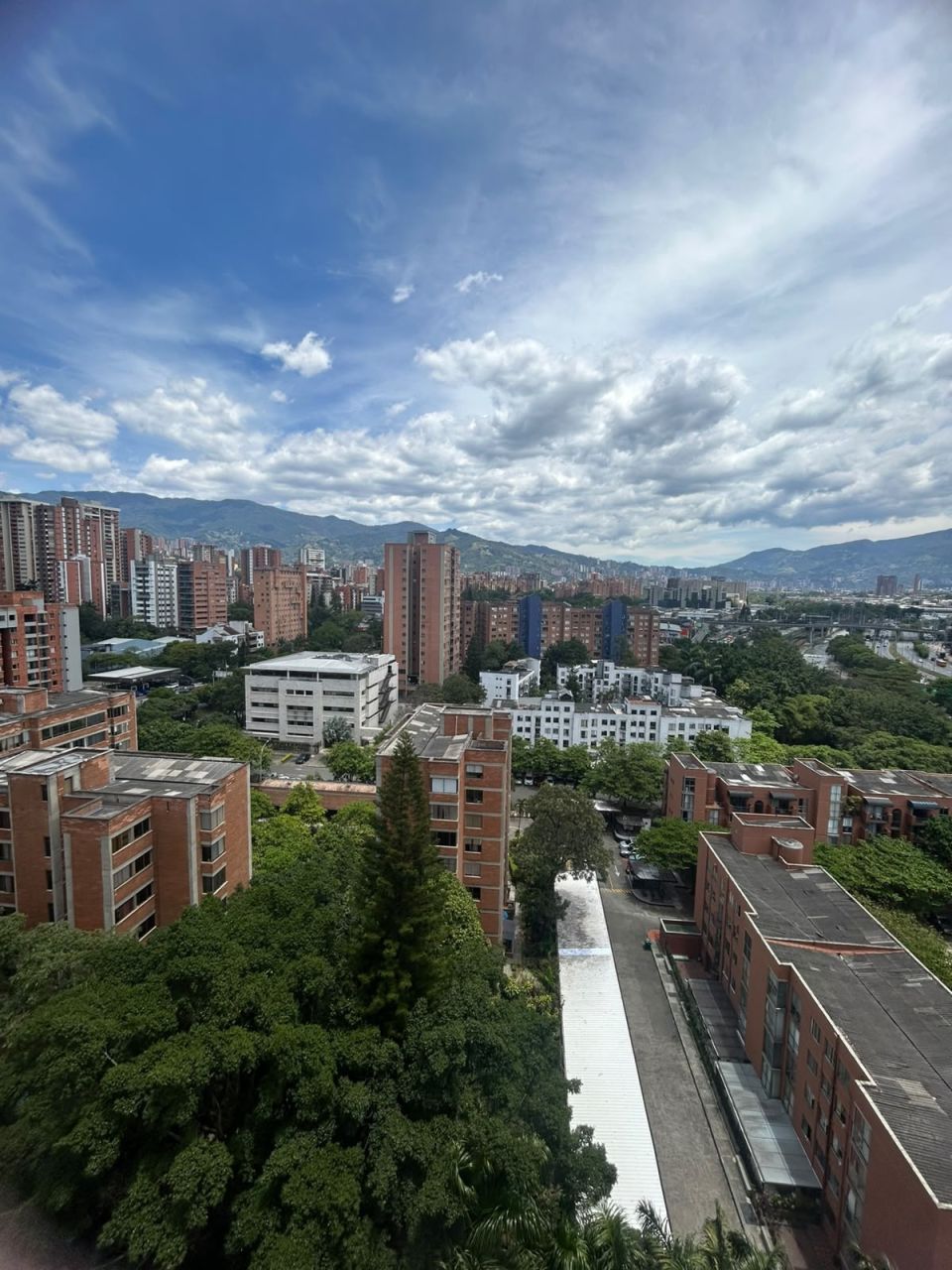 Apartamento en arriendo Antioquia Medellín Urbanizacion Villa Jardin I Etapa 75 m2 Habitaciones 2 Baños 2 Garajes 1 Precio $3800000