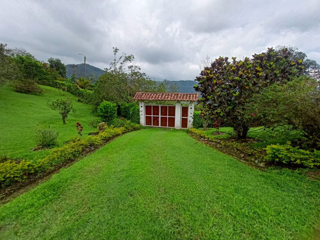Casa en venta Cundinamarca Sasaima Sasaima 240 m2 Habitaciones 6 Baños 6 Garajes 6 Precio $2350000000
