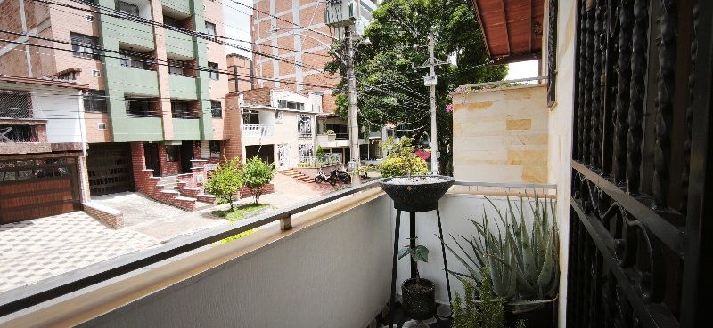 Casa en arriendo Antioquia Medellín La Castellana 170 m2 Habitaciones 3 Baños 4 Garajes 0 Precio $6900000