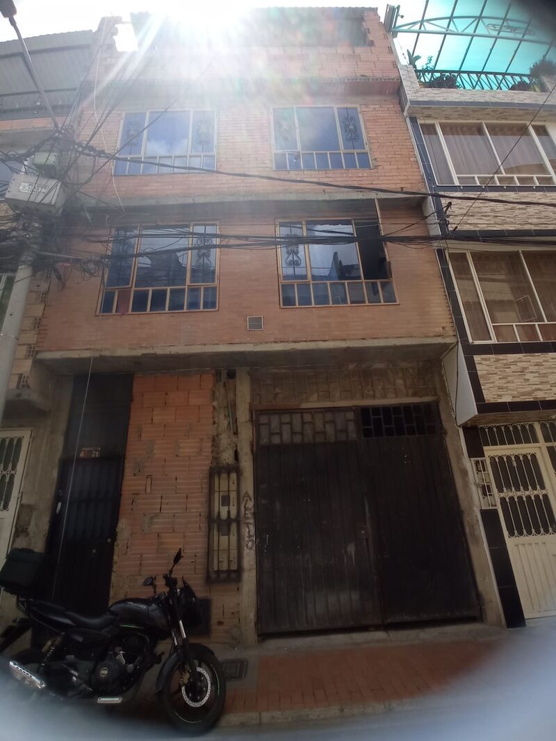 Casa en venta Cundinamarca Bogotá Patio Bonito 320 m2 Habitaciones 8 Baños 4 Garajes 2 Precio $650000000