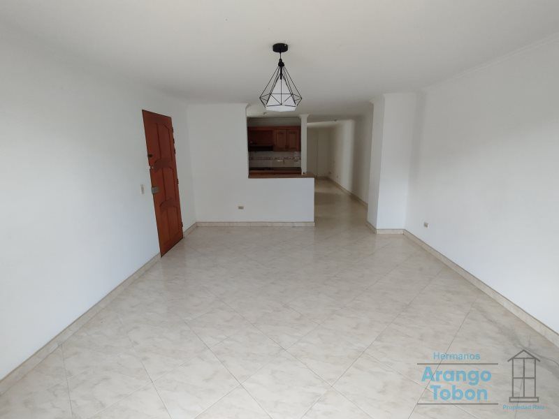 Apartamento en arriendo Antioquia Medellín Santa Rosa De Lima 100 m2 Habitaciones 4 Baños 3 Garajes 1 Precio $2500000